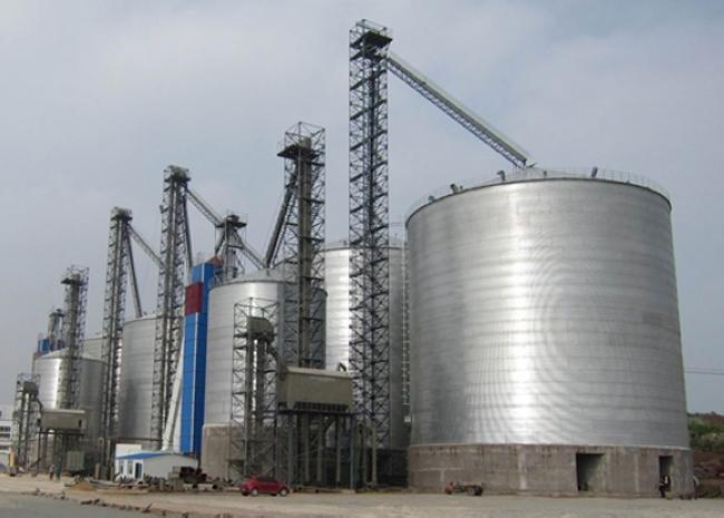 临城镇大型钢板库构造参数及水泥储存质量